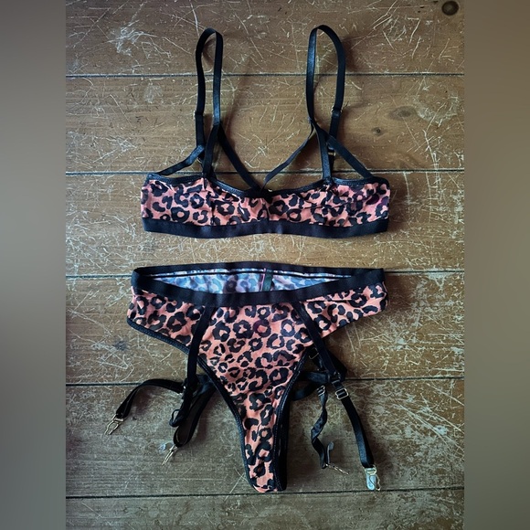 SEVEN TIL MIDNIGHT Leopard Print Lingerie Set Fixed Garter Size Small - Picture 3 of 8